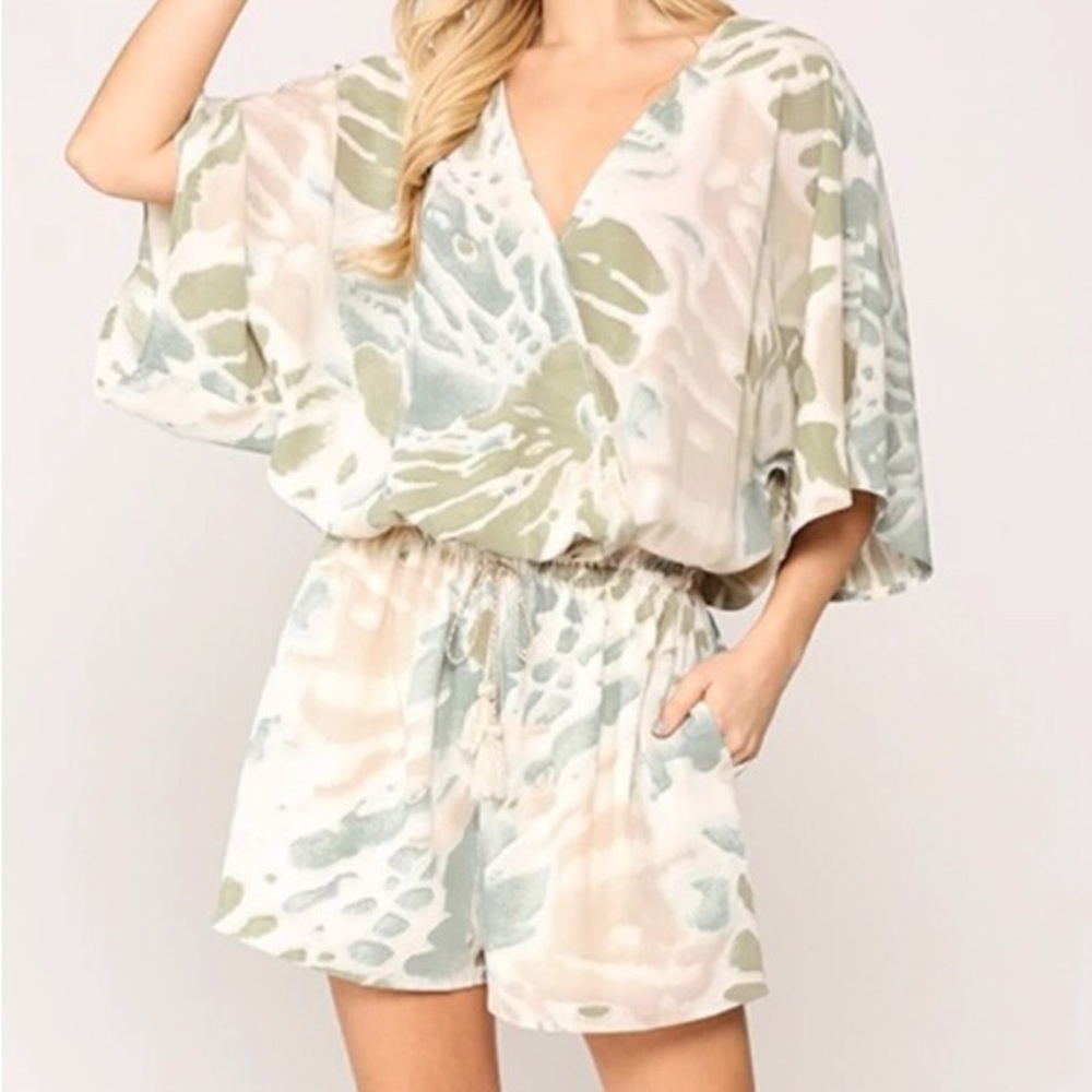 GiGiO USA Romper V-neck Pale Green and Pink Size L NWT